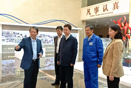 工信廳石廳長(zhǎng)-壓縮.JPG
