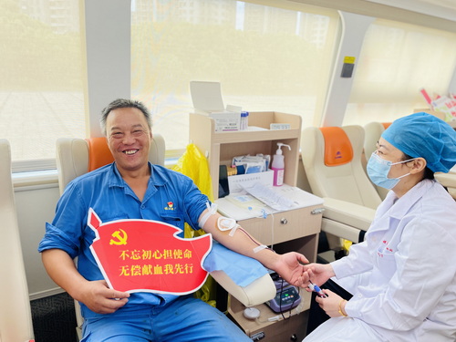 獻(xiàn)血車-3-壓縮.jpg